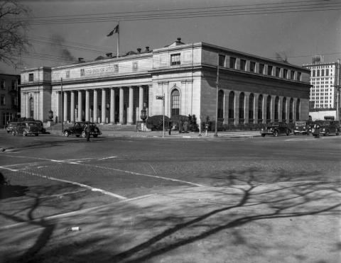 A black and white photo of the old post office on Gervais Street, which is now the South Carolina Supreme Court. 