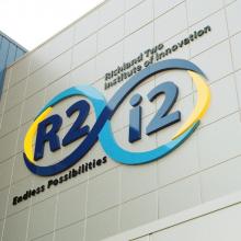 R2i2 logo